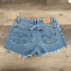 Levi’s 550 relaxed fit cutoff denim shorts size 14